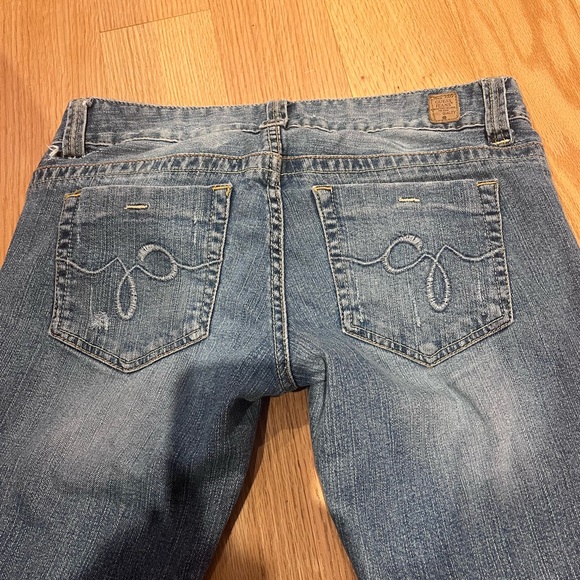 Y2K Guess Low-Rise Flared Jeans - Picture 5 of 7